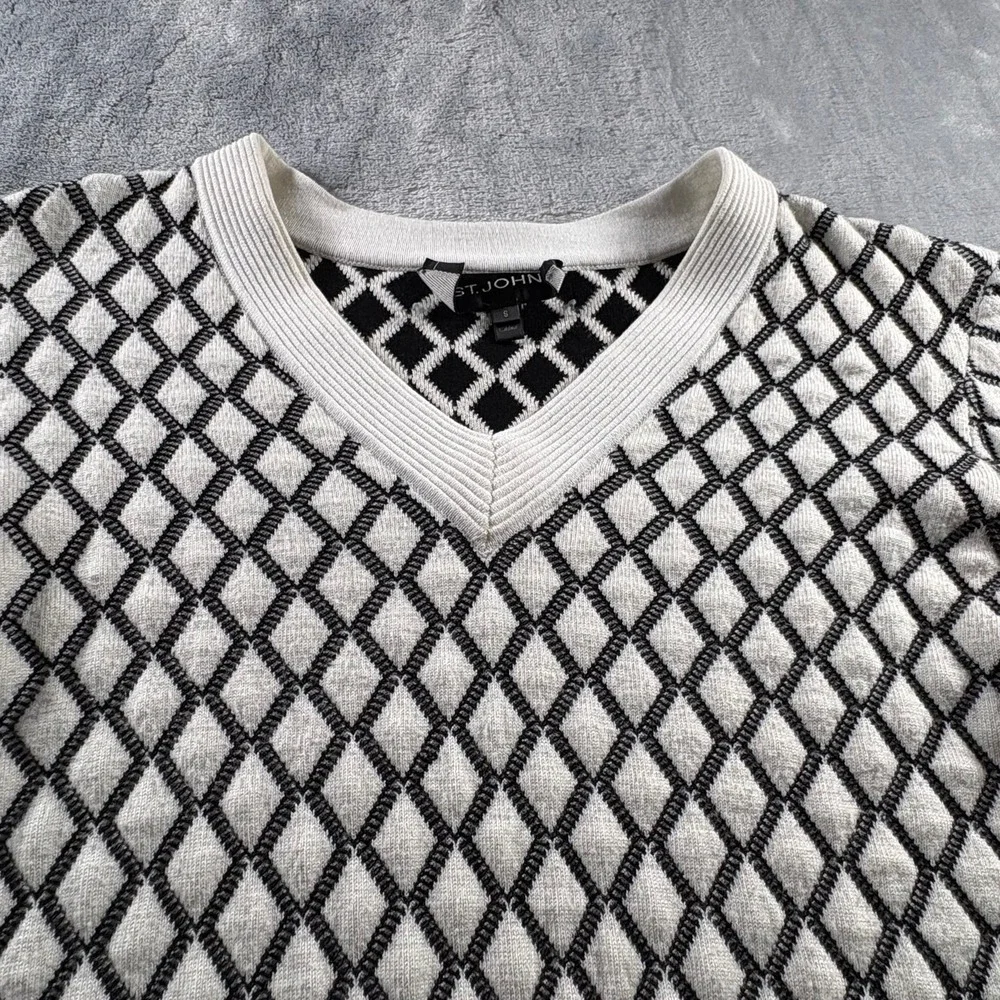 St. John Wool Blend Sweater Women Size 8 White Black Argyle Knit Pullover Casual